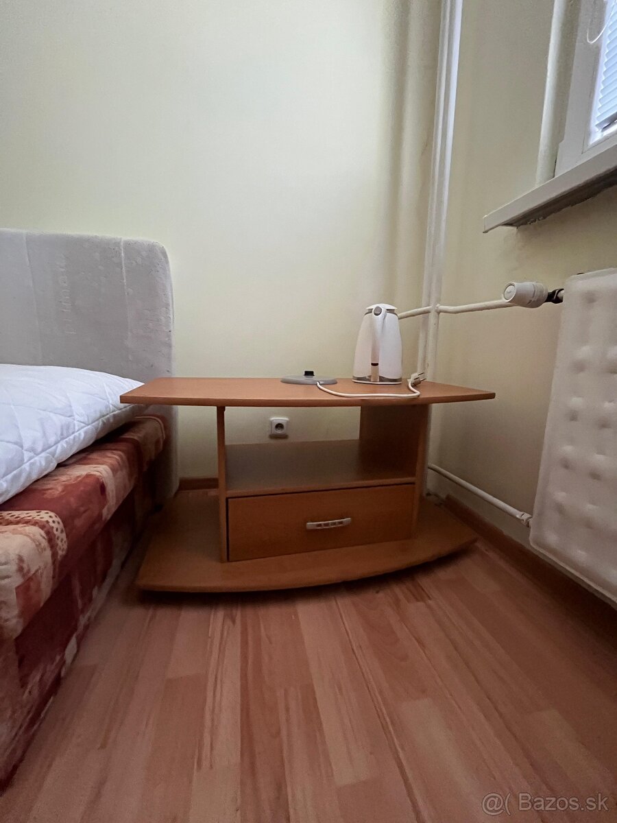 Predám stolík pod TV