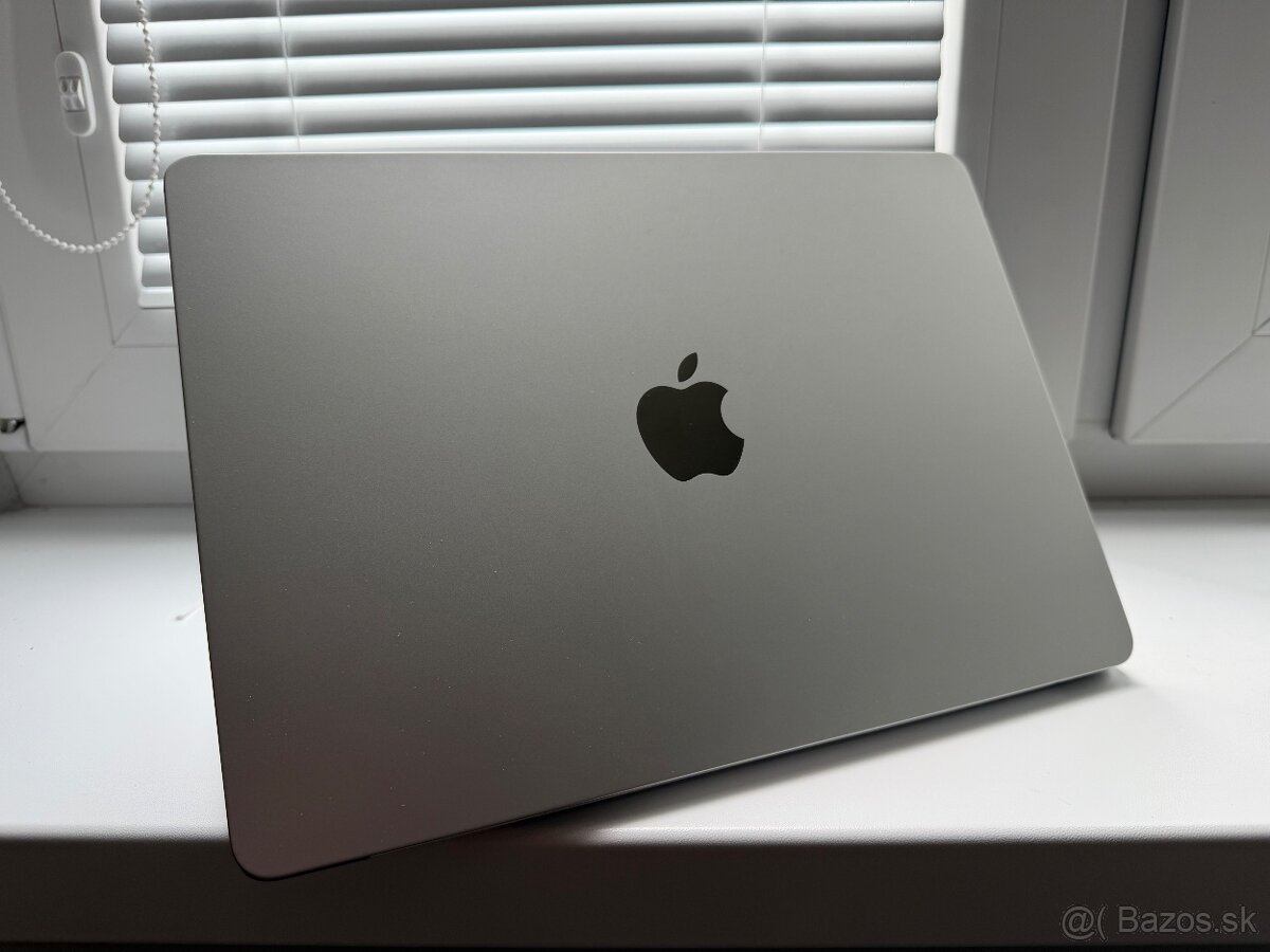 MacBook Air 13" M3 8/256GB