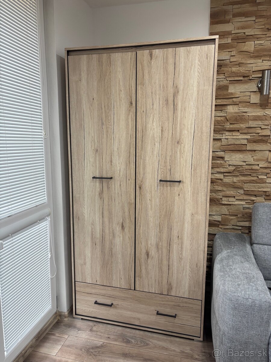 Šatníková skriňa