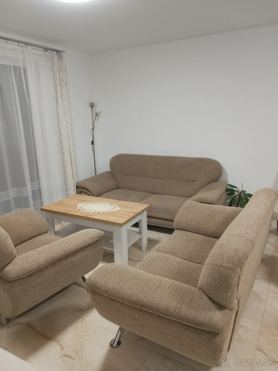 Sedacia súprava 3+2+1 na nožičkách