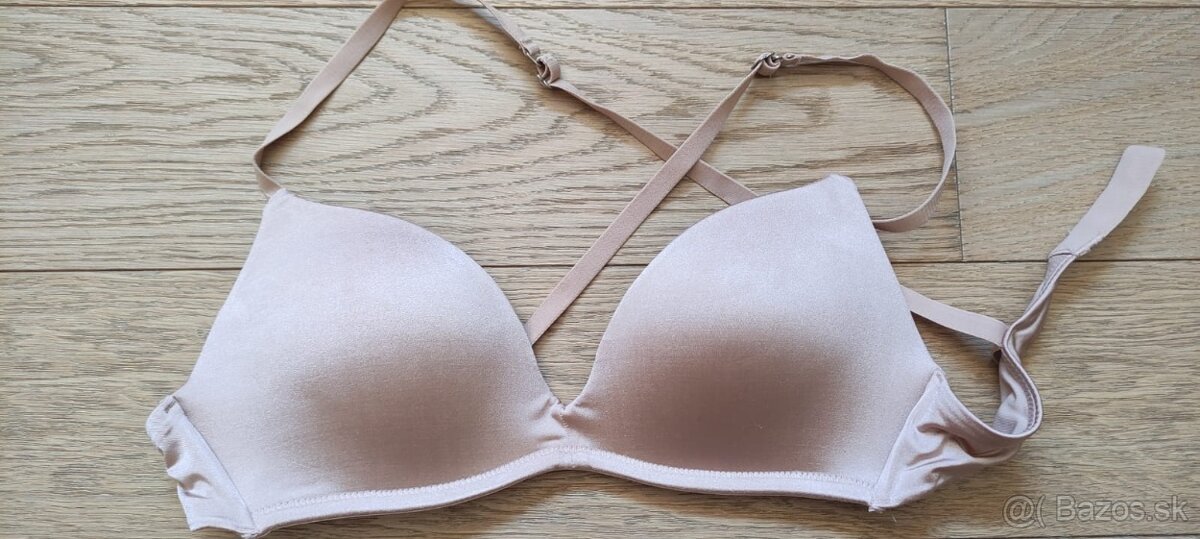 Push up s prekrizenymi ramienkami. Oblecena 1x, nesedi mi a