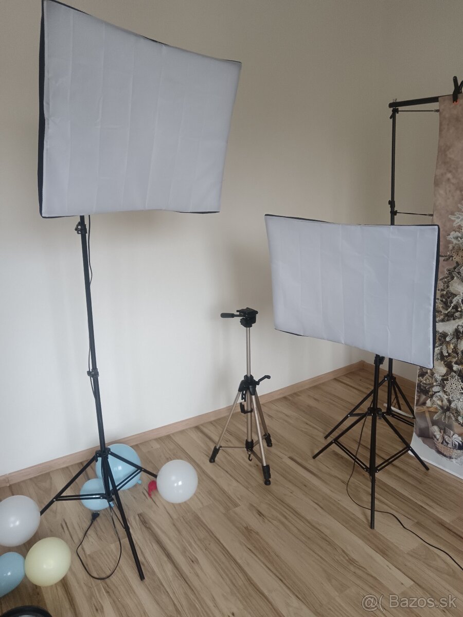 Stojan + osvetlenie + stativ + platna