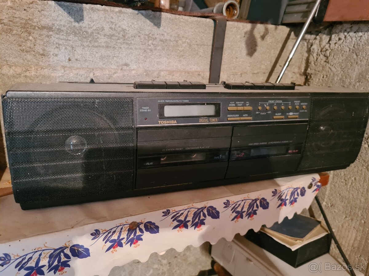 Retro 2-kazetovy magnetofon TOSHIBA