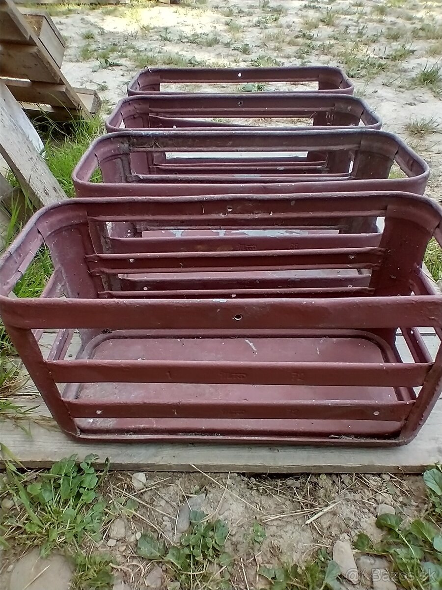 Meva, stare retro bedničky na mlieko