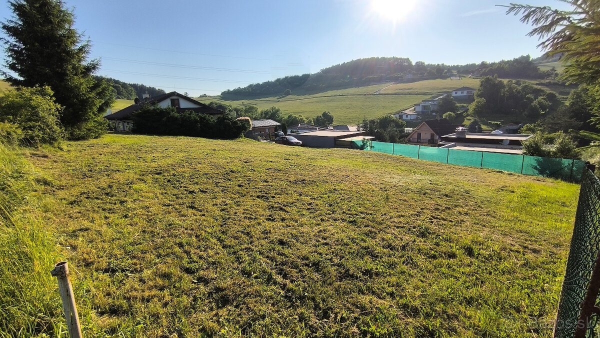 Slnečný stavebný pozemok (766m²) - Ovčiarsko