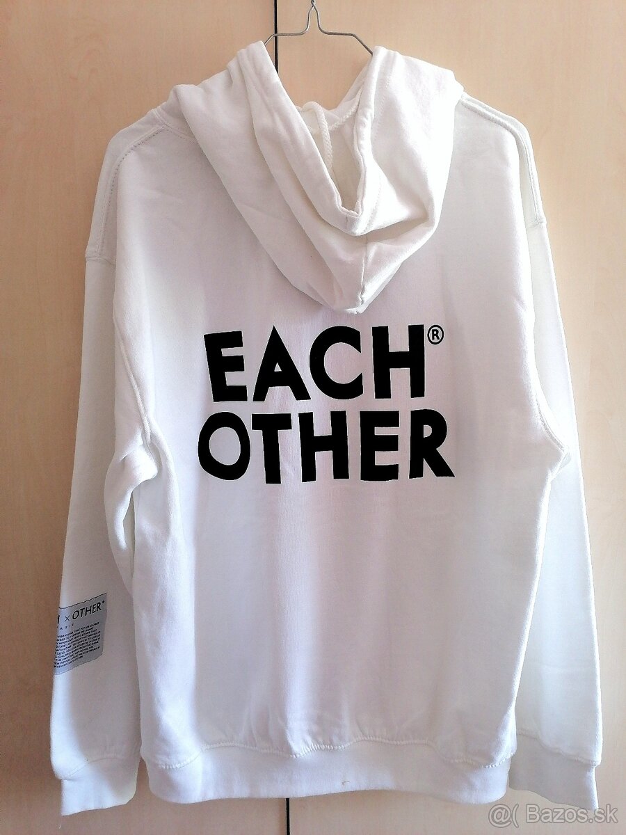 EACH OTHER BIELA MIKINA