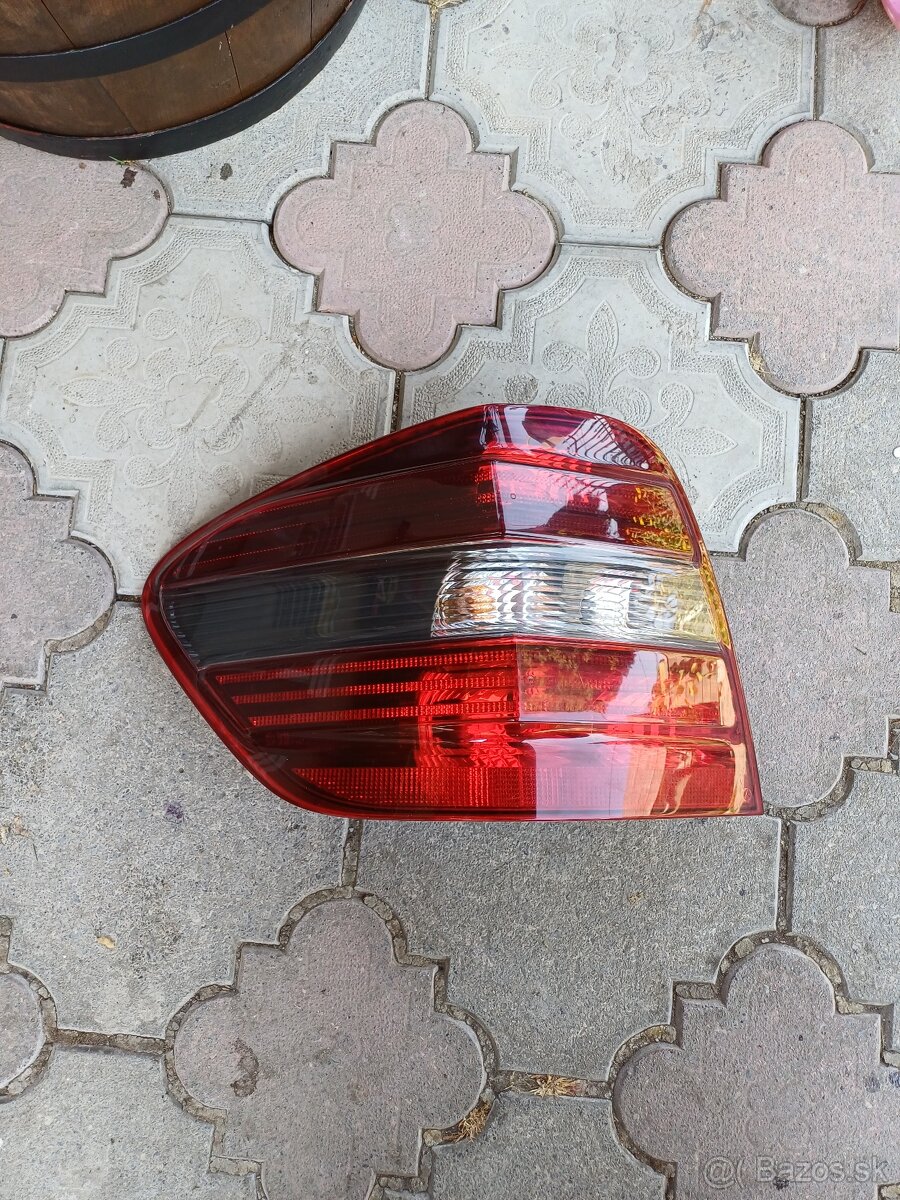Zadné svetlo Mercedes ML W164