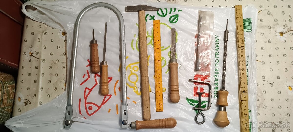 Retro lupienkova pila so sadou na vyrezavanie