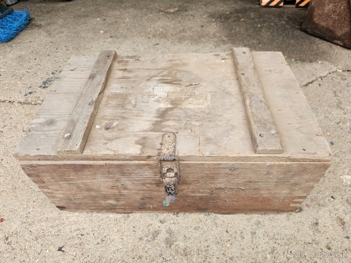 Vojenska drevena krabica bedňa 8.