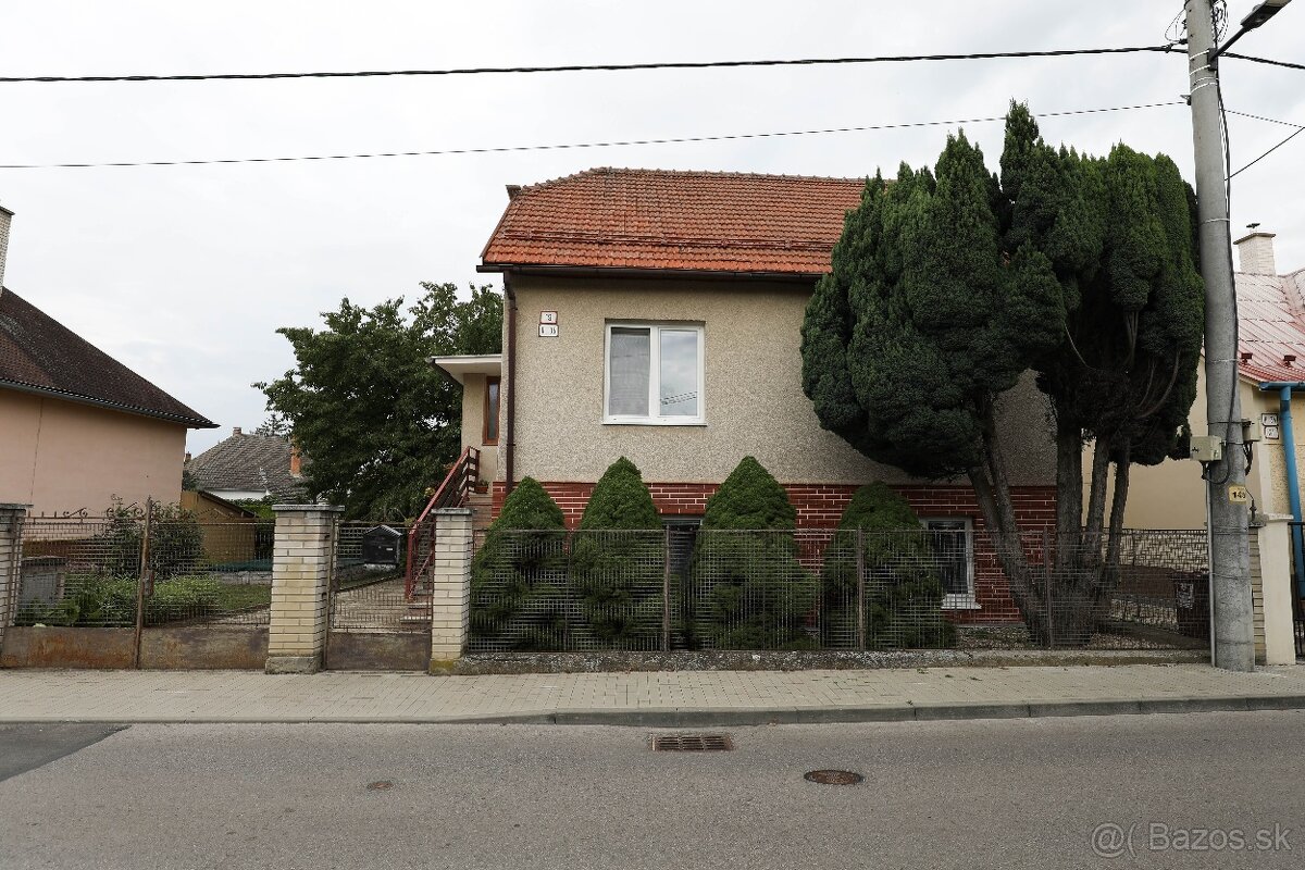 Rodinný dom s dvomi bytovými jednotkami v Trenčíne- Istebník