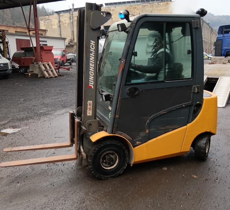 Jungheinrich DFG 320 diesel 450cm zdvih -