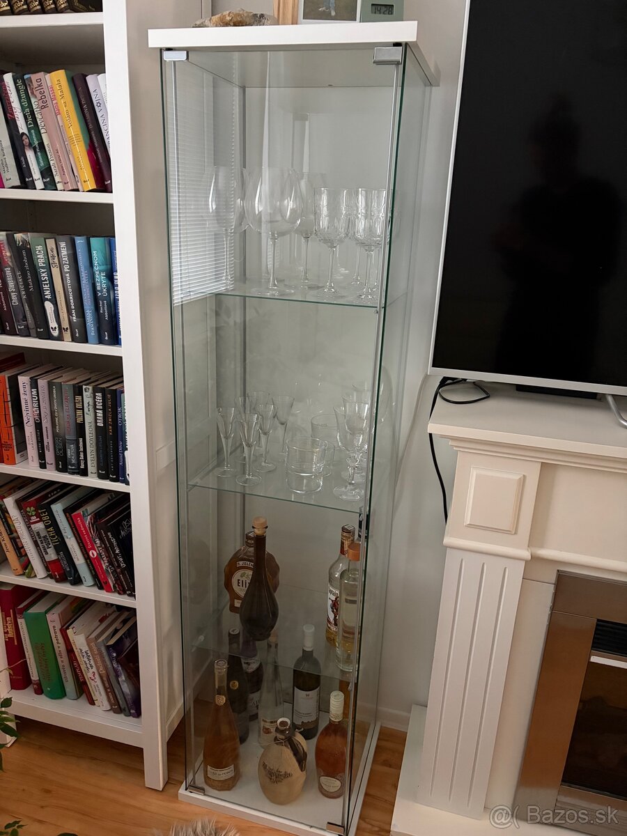 Vitrína Ikea