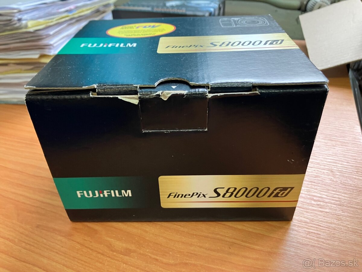 FUJIFILM FINEPIX S8000fd