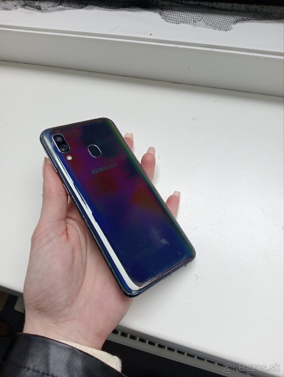 Surne predam Samsung galaxy a40