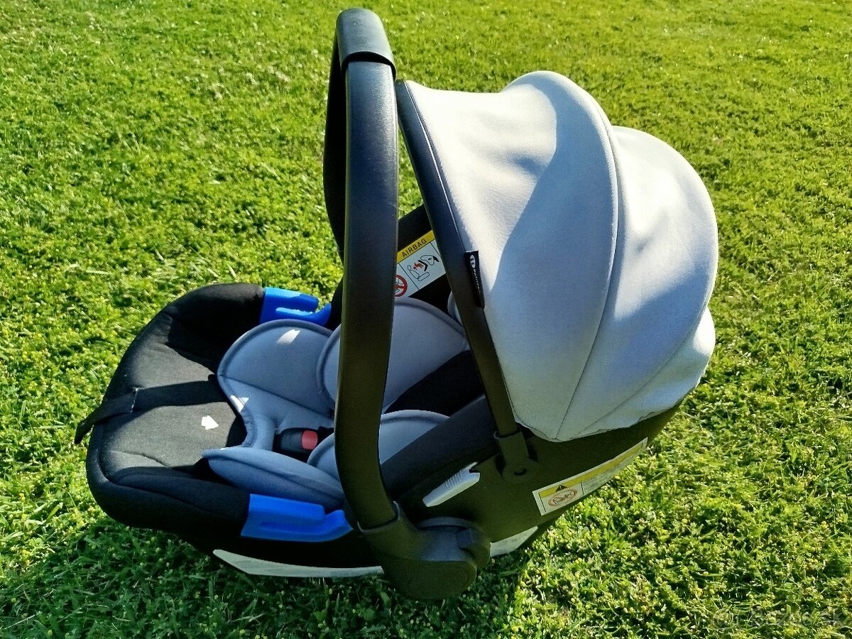 Vajíčko do auta značka Petite & Mars