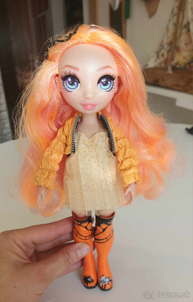 Bábika Rainbow High s oranžovými vlasmi - Poppy Rowan