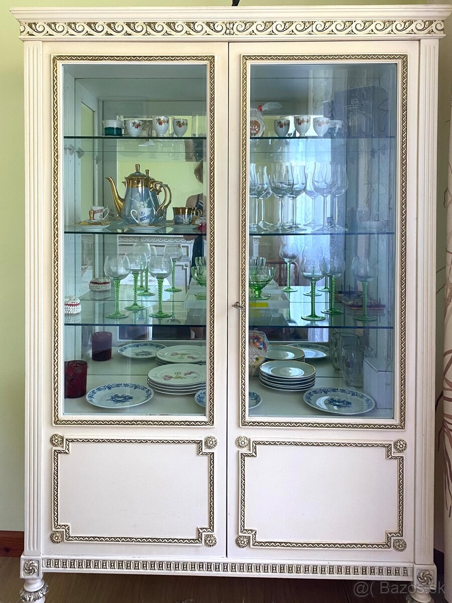 Predaj jedalenskeho nabytku v style Ludovita XIV