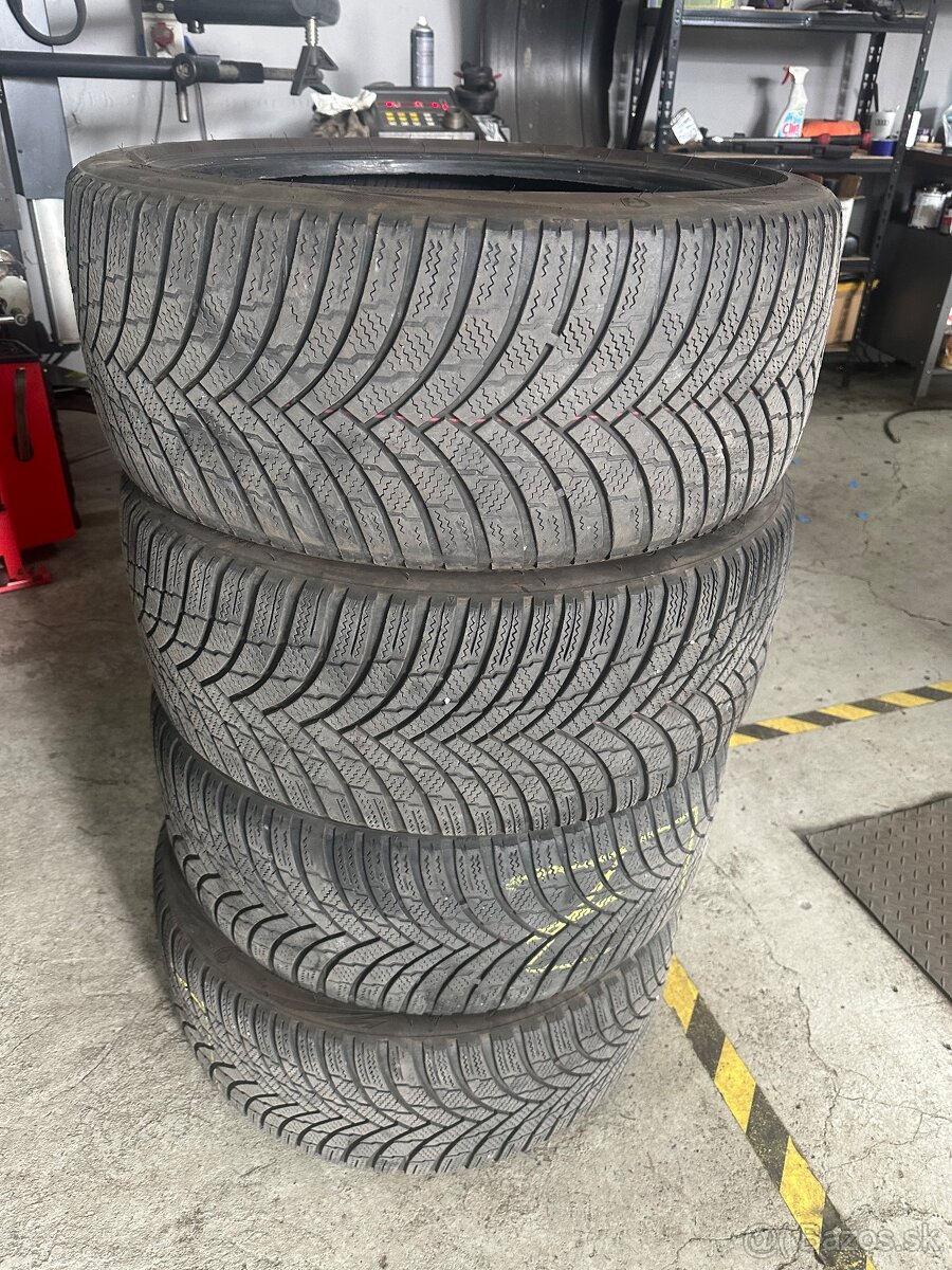 Predám zimné pneu 235/40R19