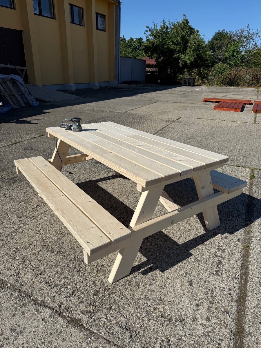 Masívny piknikový stôl , pivný
