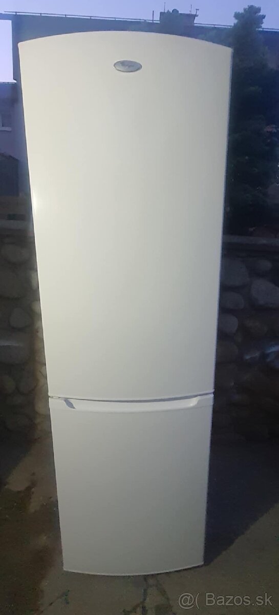 Whirlpool.... chladnička s mrazničkou dole