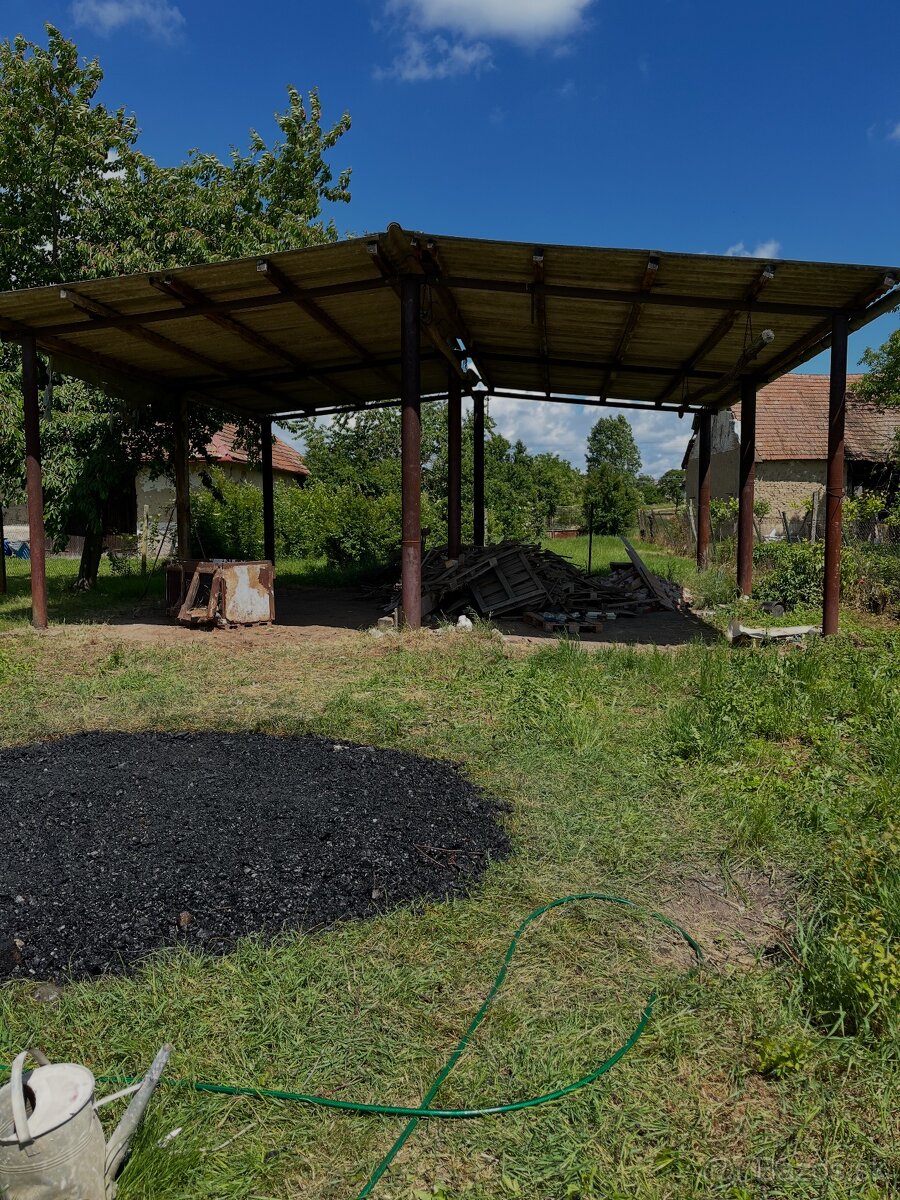 Oceľový prístrešok