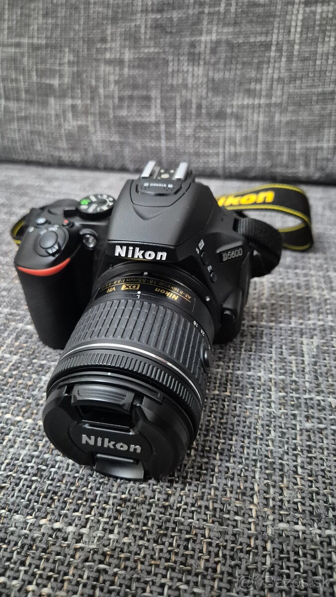 Nikon D5600 s objektívom