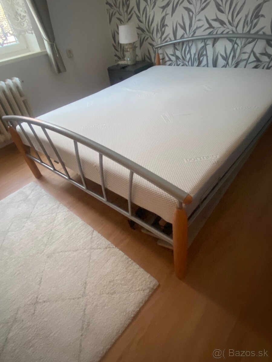 Manželská postel