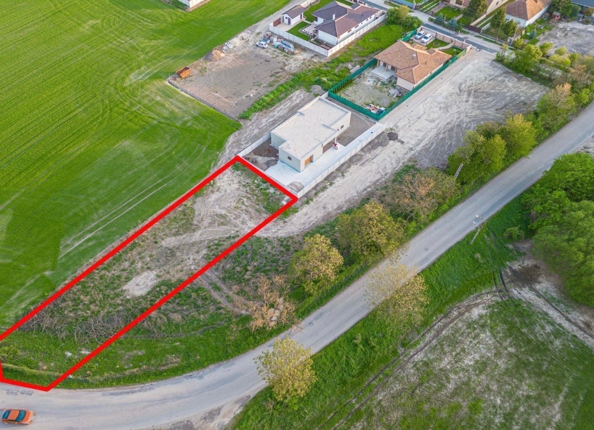 10 árový pozemok na predaj na RD alebo dvojdom v obci Vrakúň