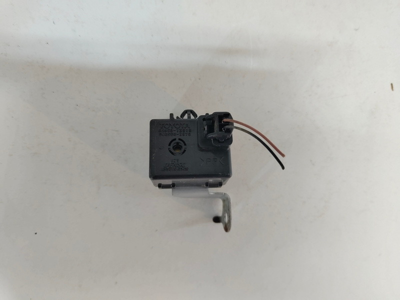 relé Toyota 86650 13010 068900 3570 30€