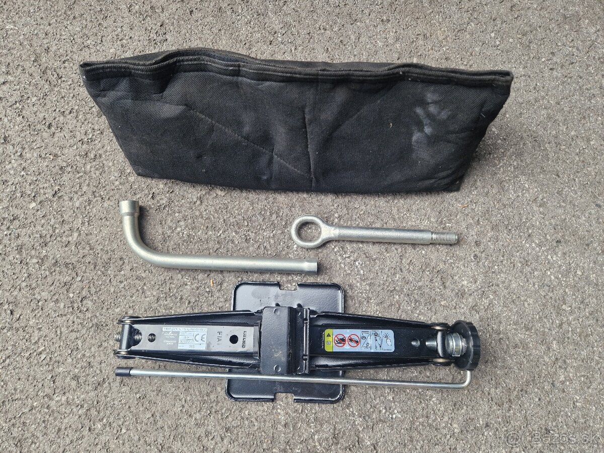 Zdvihák + príslušenstvo na Fiat Doblo