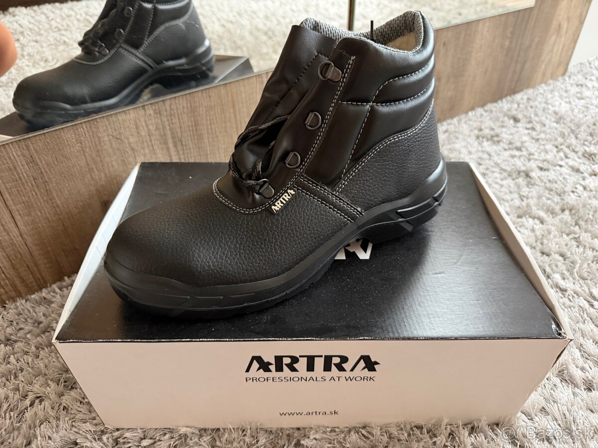 Pracovné topánky ARTRA ARAUKAN veľkosť 44 ZIMNÉ NOVÉ