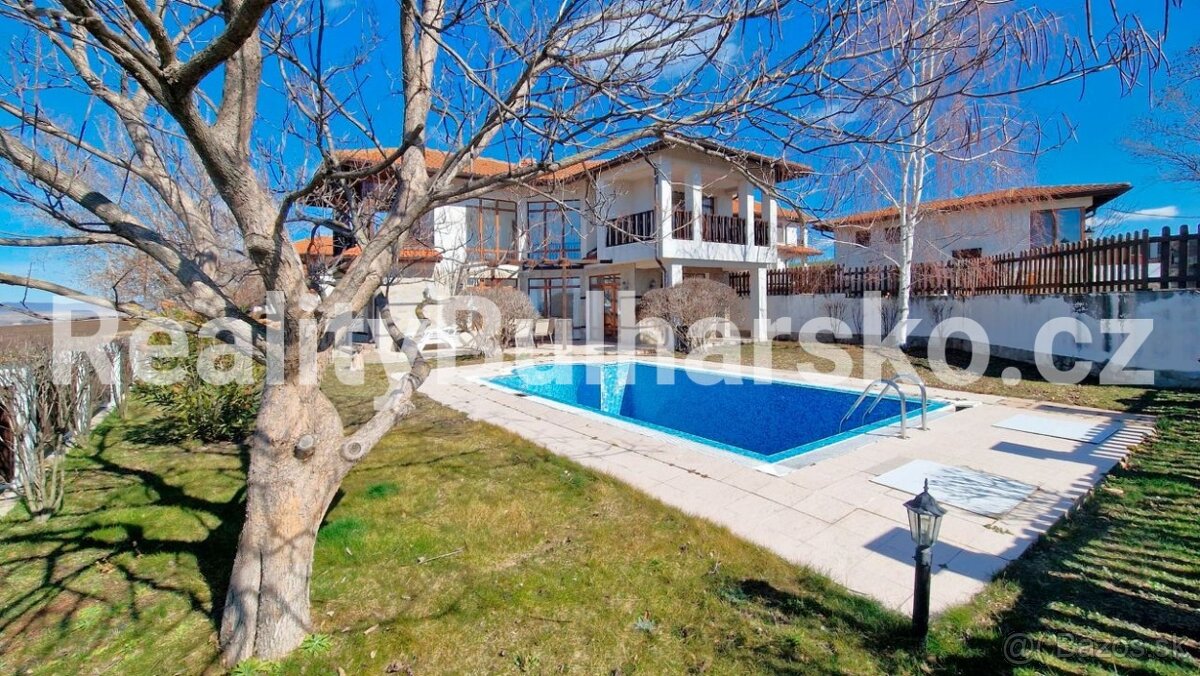 Luxusní dvoupodlažní dům 3+kk (146 m²) s výhledem na moře a