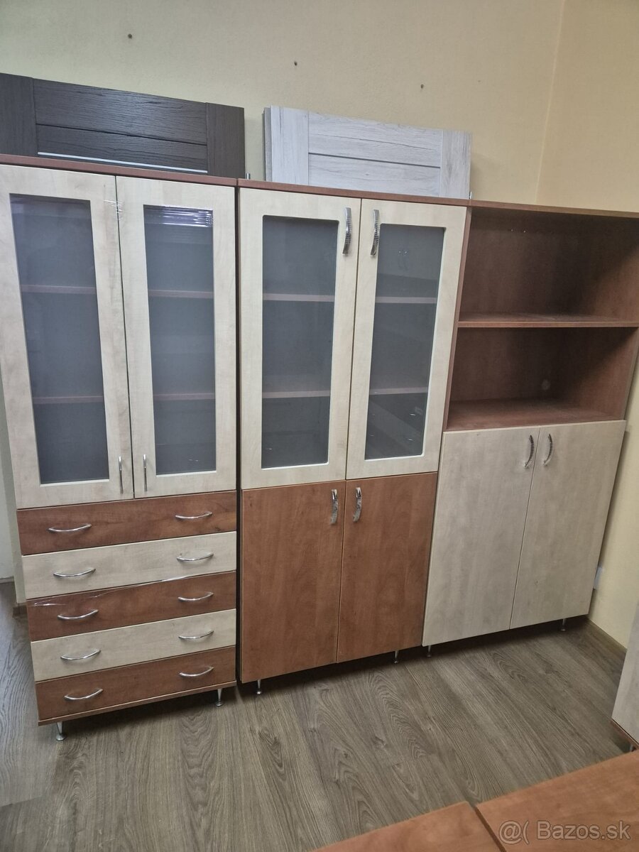 Predám kancelársky nábytok zo zrušenej prevádzky