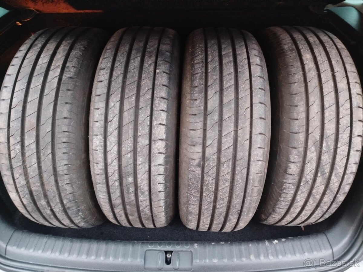 Goodyear Efficientgrip 2 215/60 R17 96H (08/24)