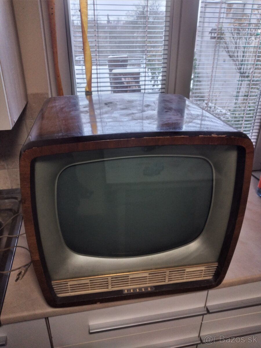 Stary televizor tesla