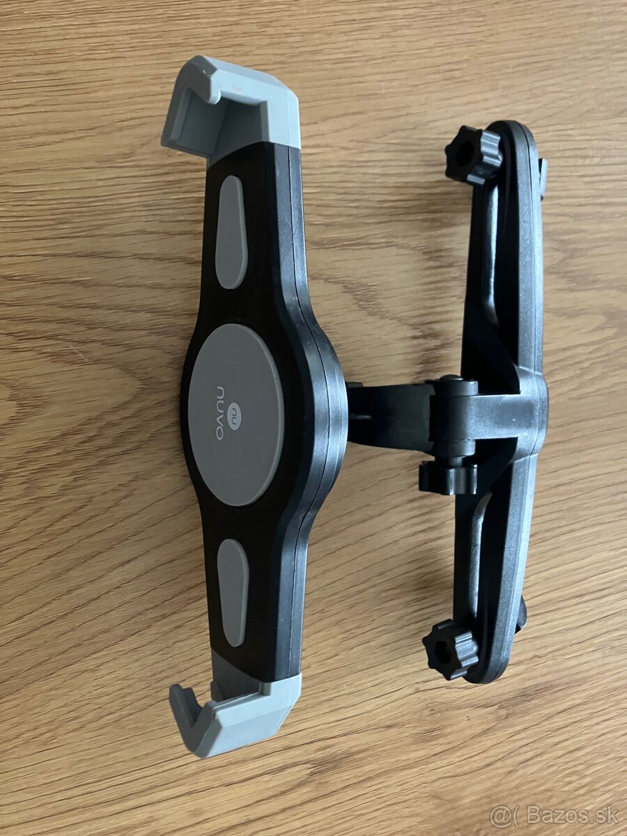 Drziak pre tablet do auta