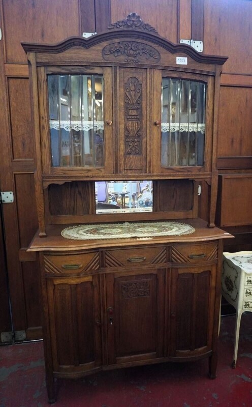 Starožitný kredenc