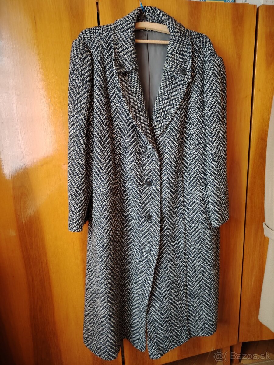 Klasický dámsky zimný kabát