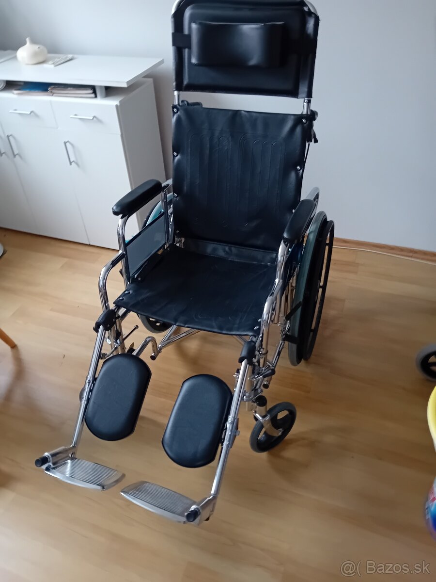 Invalidný skladací vozík