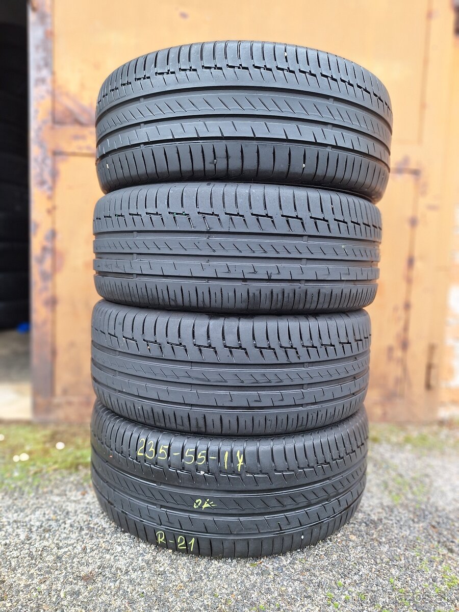 235/55R17 Continental