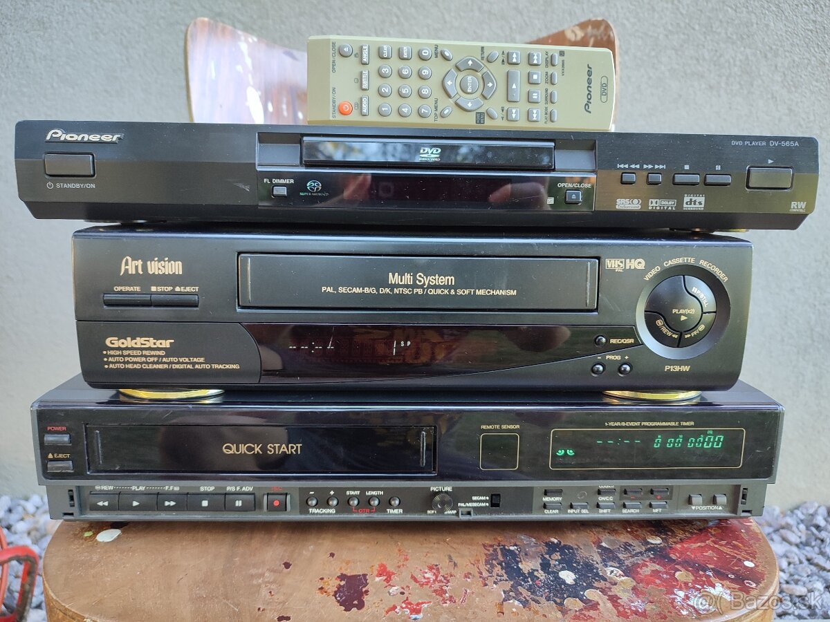 VHS rekorderi a DVD prehravač/domace kino