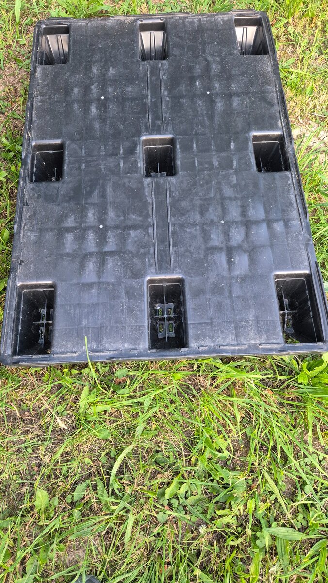 Plastove palety