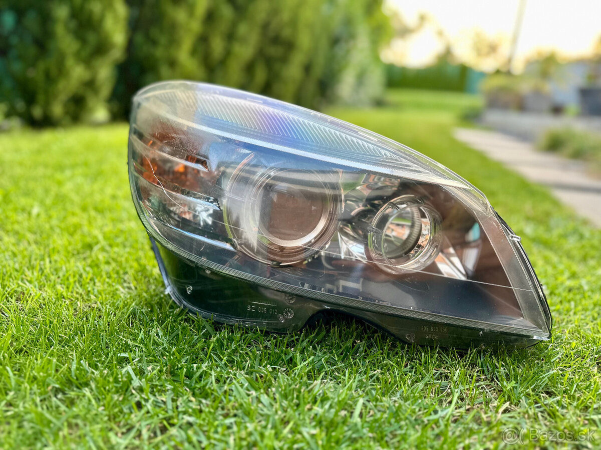 Mercedes-Benz CLC pravý predný svetlomet