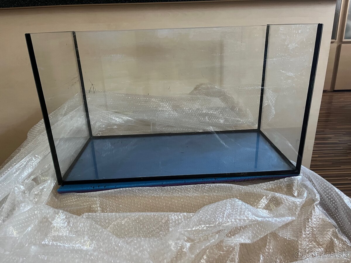 Akvarium 60x30x35 s príslušenstvom