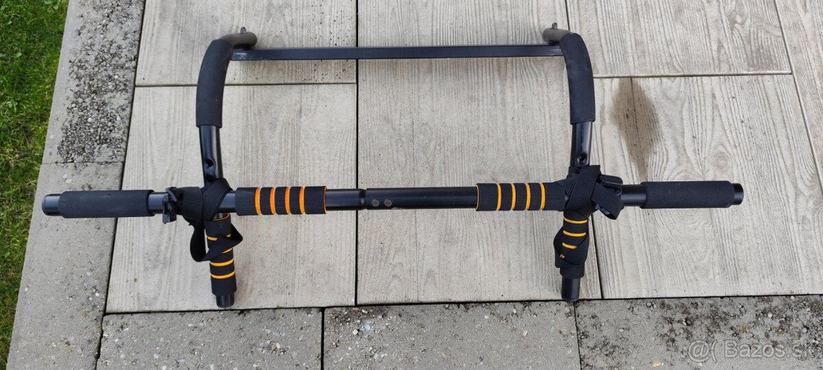 Hrazda na dvere Crivit – na zhyby, kliky, brušáky