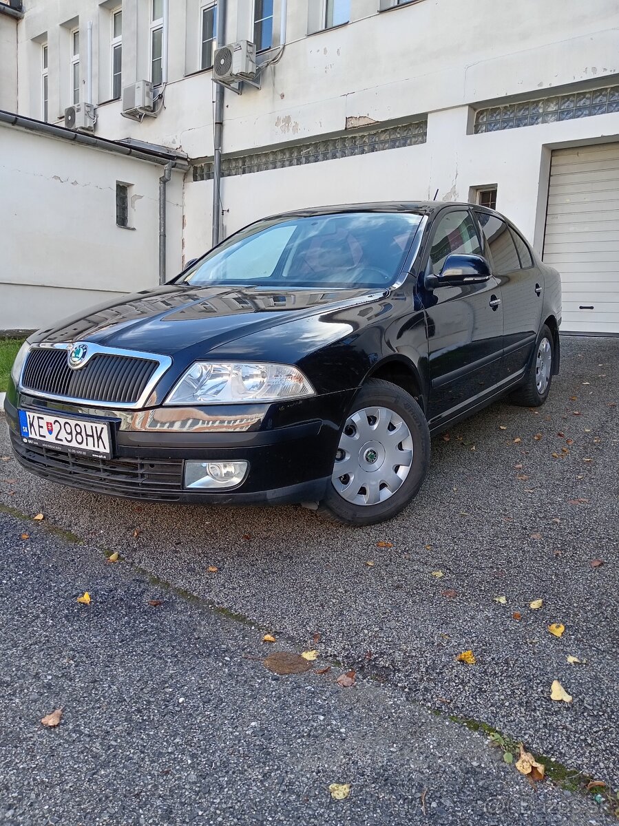 PREDÁM ŠKODA OCTAVIA TOUR1,6 BENZIN r2011 KÚP. NA SLOV .