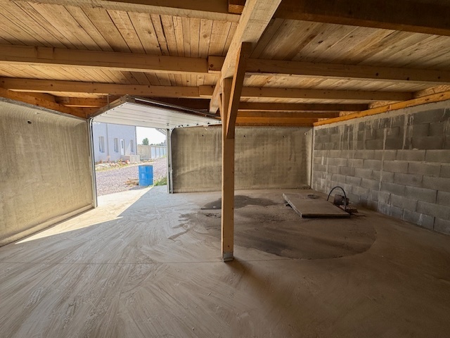 PRENÁJOM atypickej garáže SEREĎ