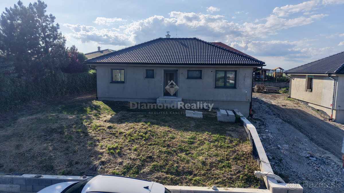 RezervovanéNa predaj kvalitná novostavba v obci Svätoplukov