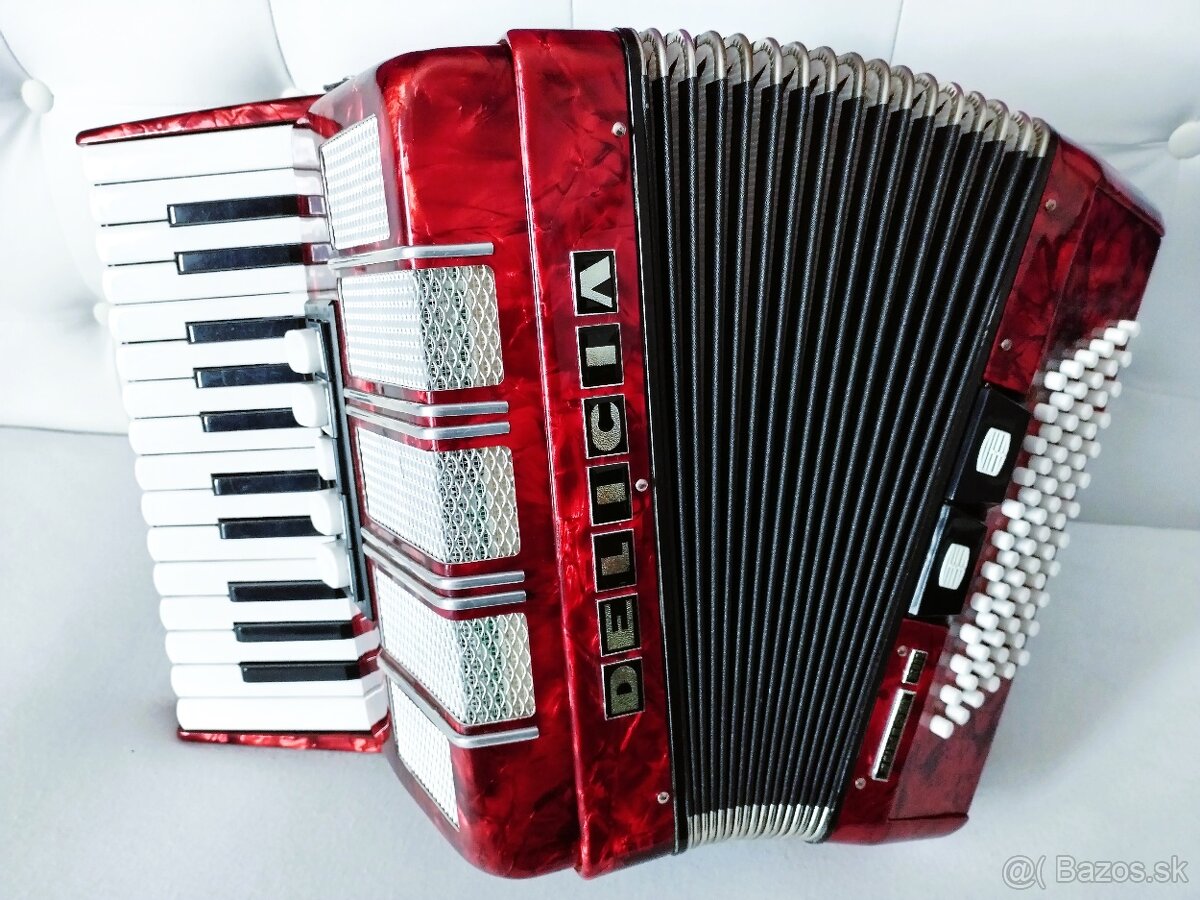 Predam akordeon Delicia Junior 72 bas.
