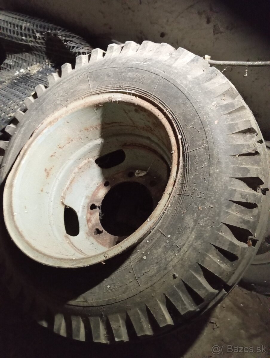 Predám koleso , pneumatika,12,5/R20